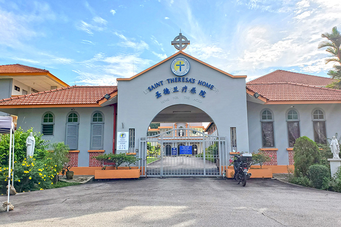 Established in 1935 by the Little Sisters of the Poor, St Theresa’s Home runs on a human-centred care philosophy that includes therapy sessions with horses and breakfast outings to hawker centres. 