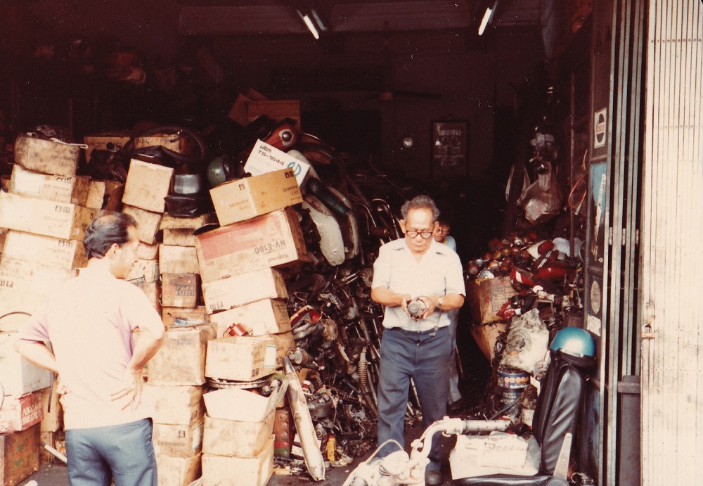 Shop selling scrap metal parts at Sungei Road, 1980s. Michael Peter Fong Collection, courtesy of National Archives of Singapore.