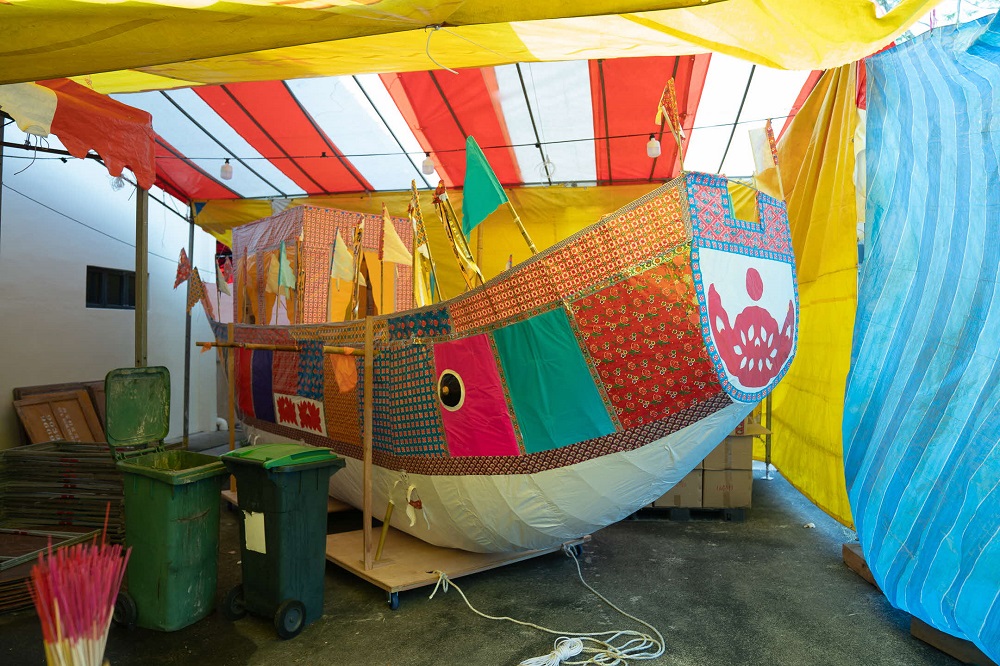 Paper boat used for the song ling ritual
