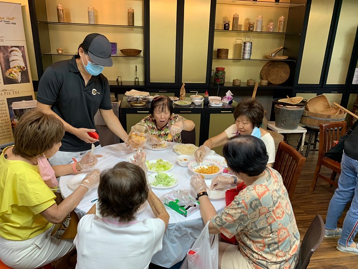 Mr Ker guiding participants of his popiah-making workshops, where he shares about the cultural heritage of popiah as well as the techniques of making popiah, 2020. Courtesy of Kway Guan Huat Joo Chiat Popiah