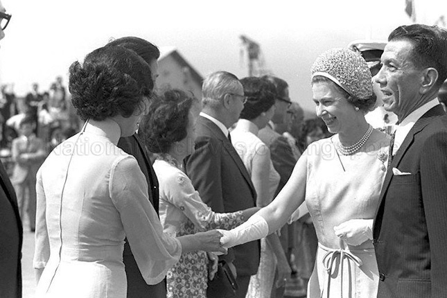 Benjamin Sheares alongside Queen Elizabeth II