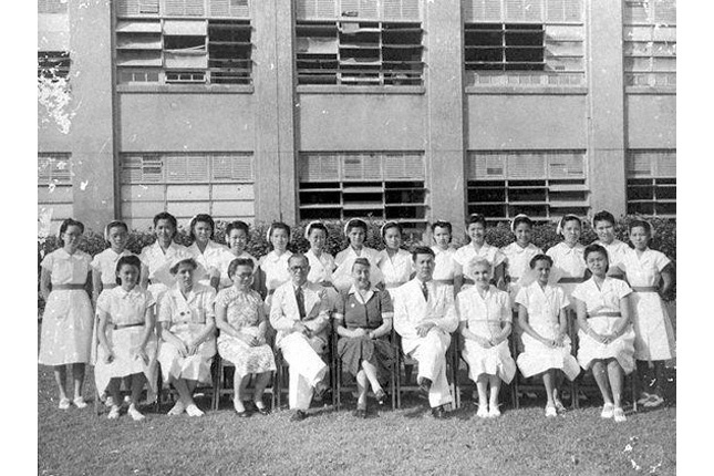 Photo of Benjamin Sheares with KK Hospital staff