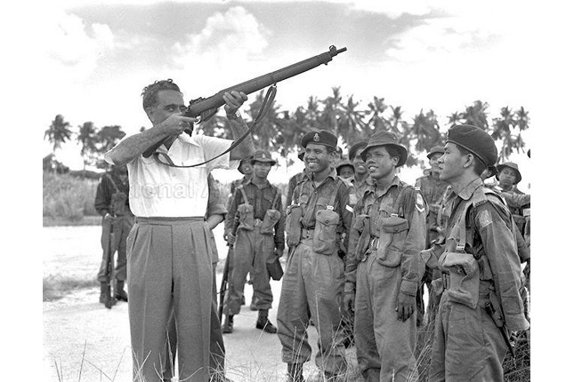 Chief Minister David Marshall visits an army camp