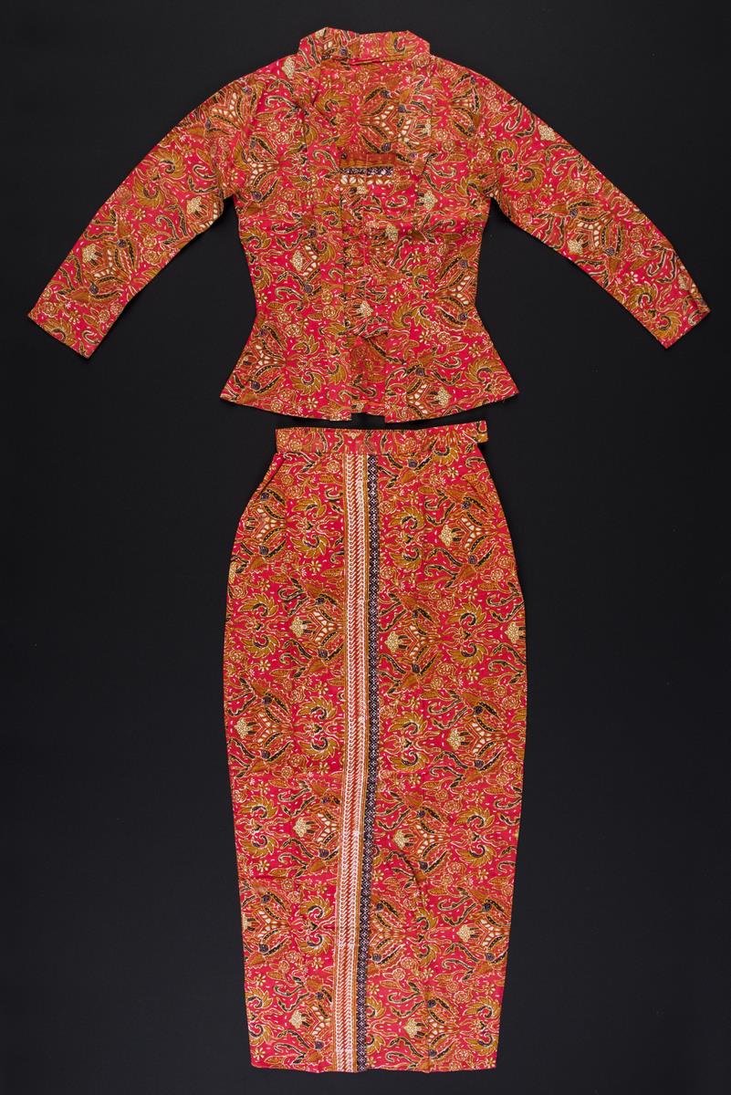 Time Capsule 1990 - SIA Sarong Kebaya Orange