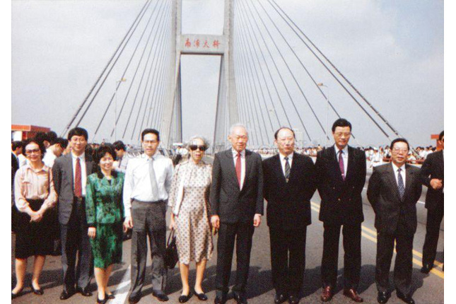 Lee Kuan Yew on a Visit to Shanghai in 1992