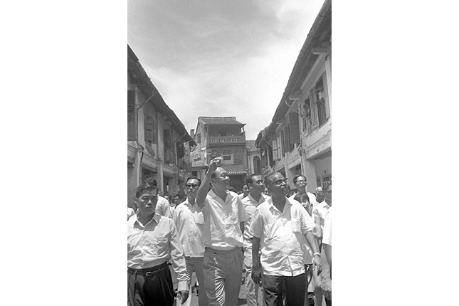 Lee Kuan Yew at PAP's meeting at Victoria Memorail Hall