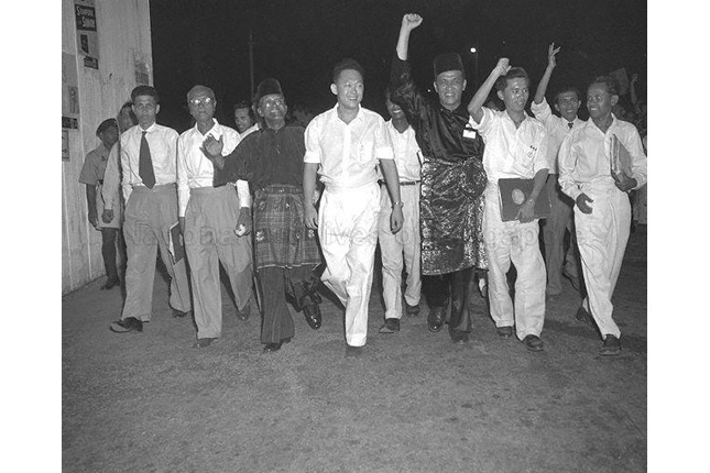 Lee Kuan Yew with supporters on polling day 1955