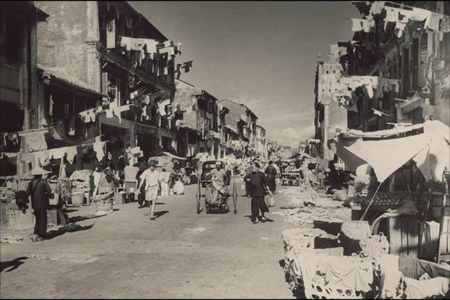 There was a sharp increase in Singapore's population in the years immediately following the Japanese Occupation, and overcrowding was a major problem. (1950s).