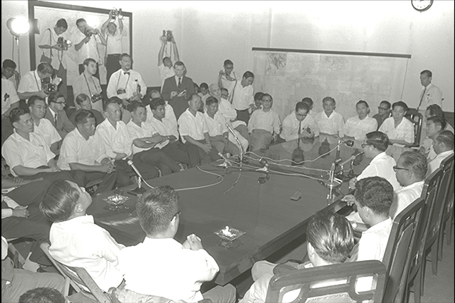 A PAP press conference on the separation of Singapore from Malaysia, a few days after the announcement on 9 August 1965. (1965).