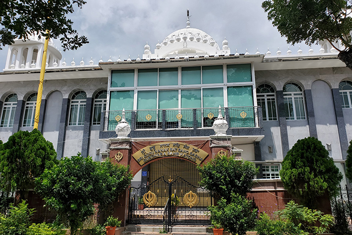 A grand-looking building conveniently located in the residential streets of Katong, Gurdwara Sri Guru Nanak Satsang Sabha was converted from a bungalow to serve as a religious hub for the Sikhs in the area.
