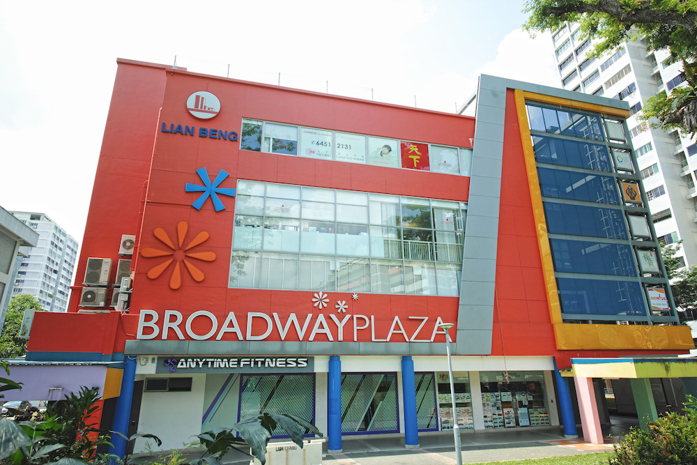 While younger residents of Ang Mo Kio know the building as Broadway Plaza, older residents may remember it as Broadway Cinema—the first in a group of four cinemas that operated in Ang Mo Kio.