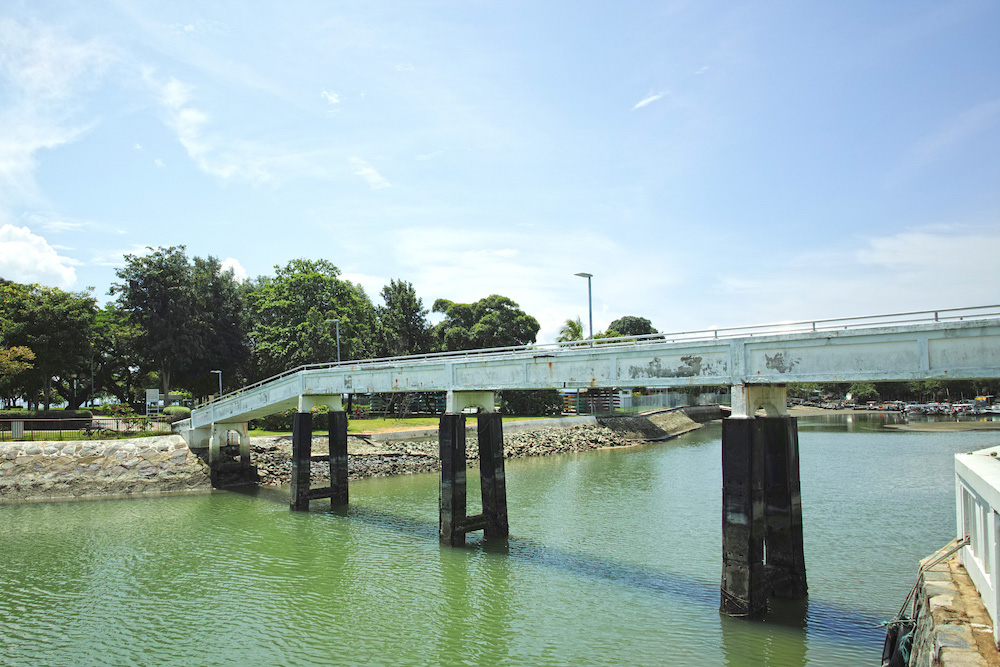 Sitting right opposite Changi Beach, the iconic Changi Point Footbridge at Changi Creek has been around since the 1930s and is surrounded by a chilling urban myth.
