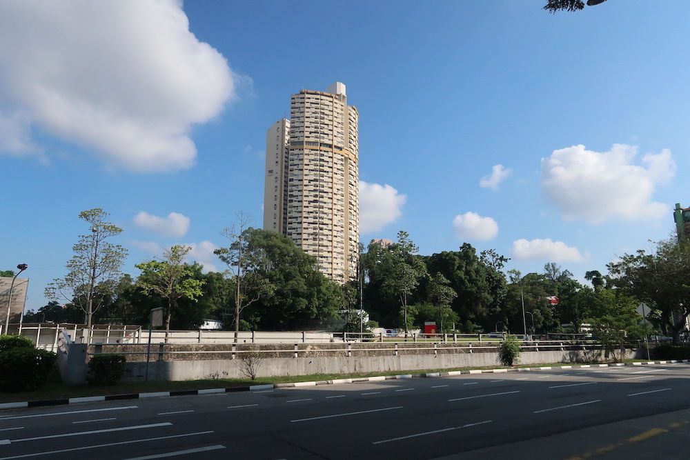 Once known as the tallest apartment building in the entire Southeast Asia, the former Pearl Bank Apartments used to house almost 2,000 residents.