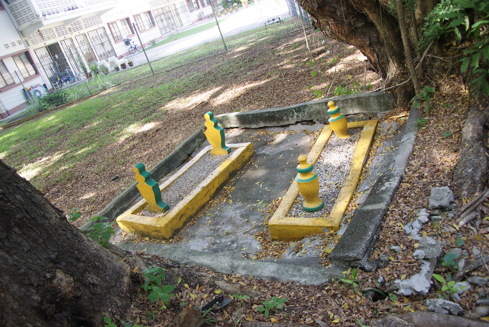 The grave of Penghulu Lasam is located at Jalan Sempadan. Next to the grave are his wife and Tok Lasam’s Panglima (Commander-in-chief). There are several legends surrounding Tok Lasam. 