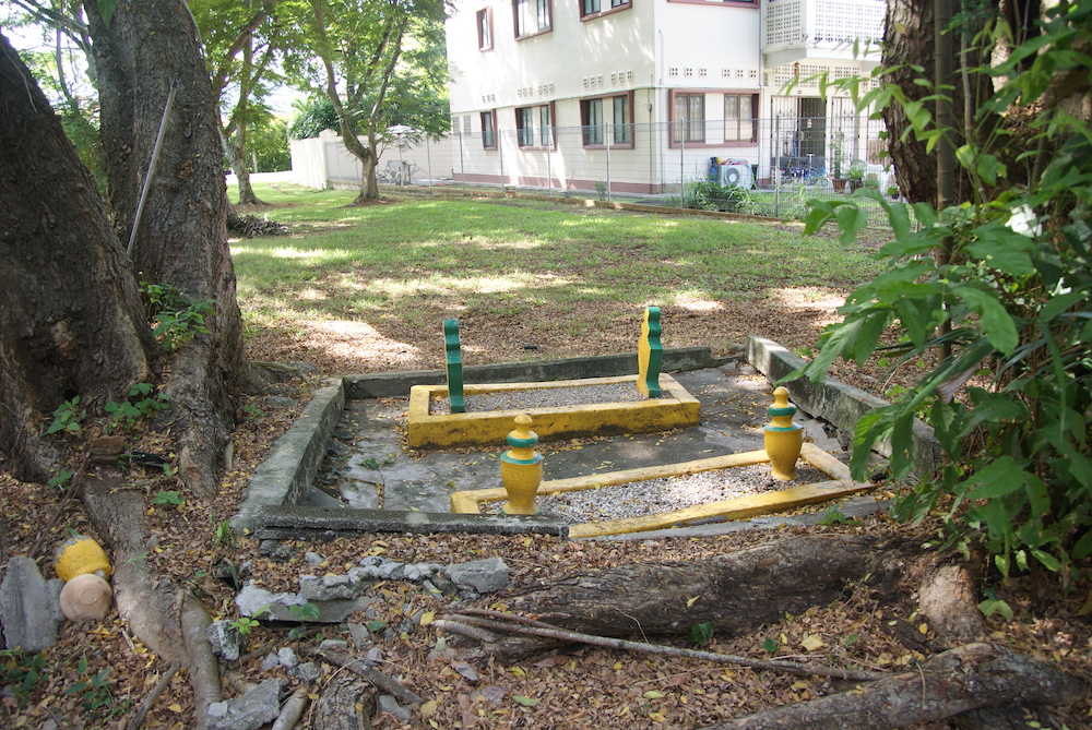 The grave of Penghulu Lasam is located at Jalan Sempadan. Next to the grave are his wife and Tok Lasam’s Panglima (Commander-in-chief). There are several legends surrounding Tok Lasam. 