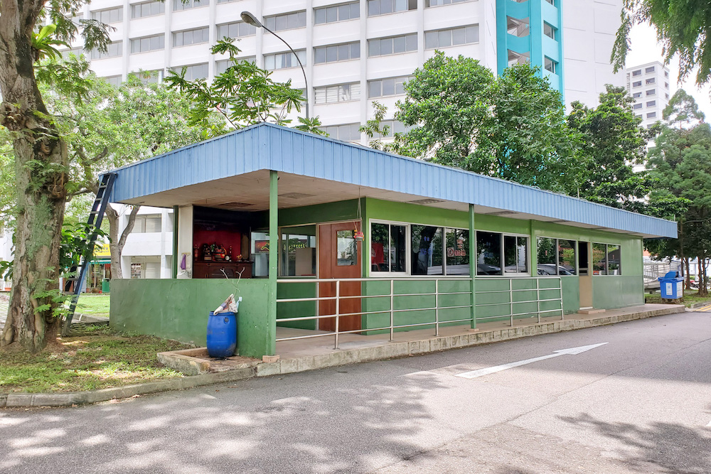 The Taman Jurong Radiophone Taxi Service was the first service to use radiophone communications to connect customers with taxi drivers in Singapore in 1976.