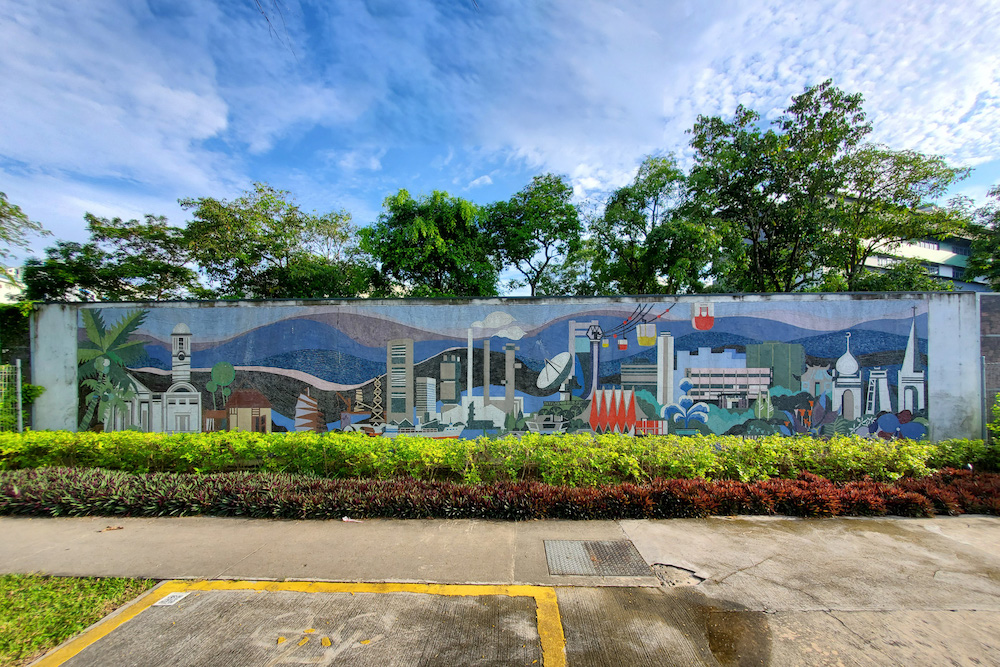 Depicting more than 15 landmarks of Singapore, “The History of Development of Singapore” is a glass mosaic mural that was originally located at the former Braddell-Westlake Secondary School. 