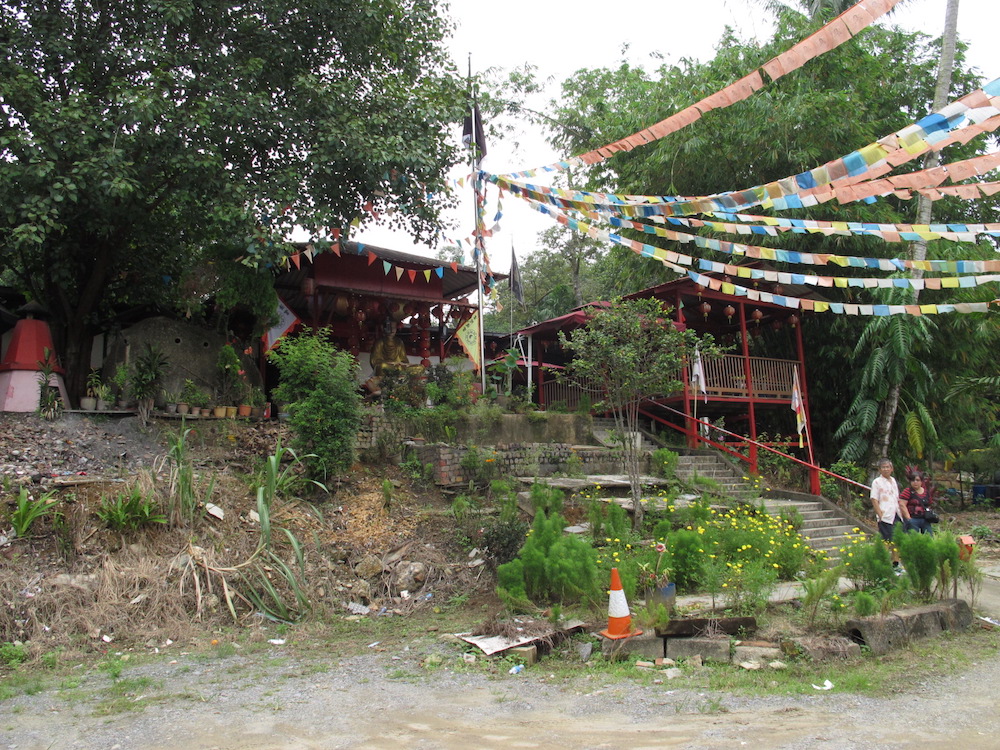 Wei Tuo Fa Gong Temple is a privately run temple that used to be a private home. It houses shrines that are dedicated to different gods and is visited by devotees of different religions. 