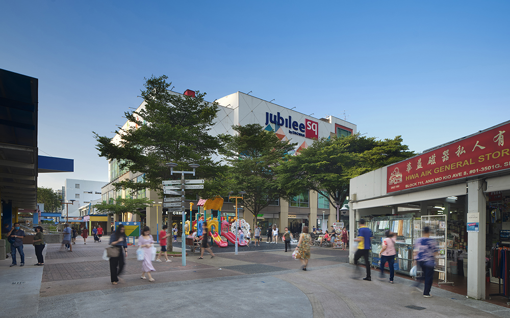 When it was completed in the late 1970s, Ang Mo Kio Town Centre was one of the largest town centres in Singapore.  Equipped with key amenities such as a polyclinic, a library and shopping centres, it was designed to serve approximately 245,000 residents.