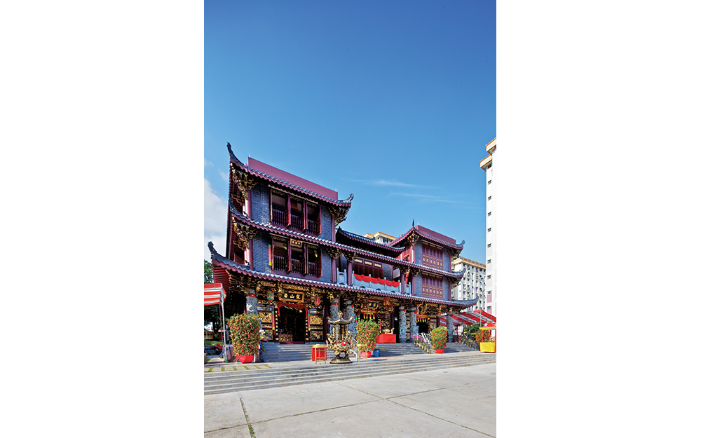 Established in 1978 and rebuilt in 2011, Ang Mo Kio Joint Temple houses three temples from former villages in Ang Mo Kio. The temples, Gao Lin Gong, Kim Eang Tong and Leng San Giam, relocated to their present site when their villages were redeveloped in the 1970s.