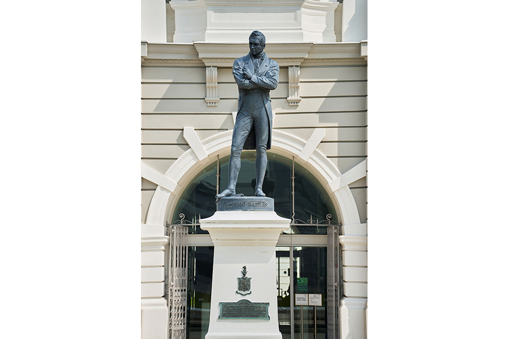 Sir Stamford Raffles Statue
