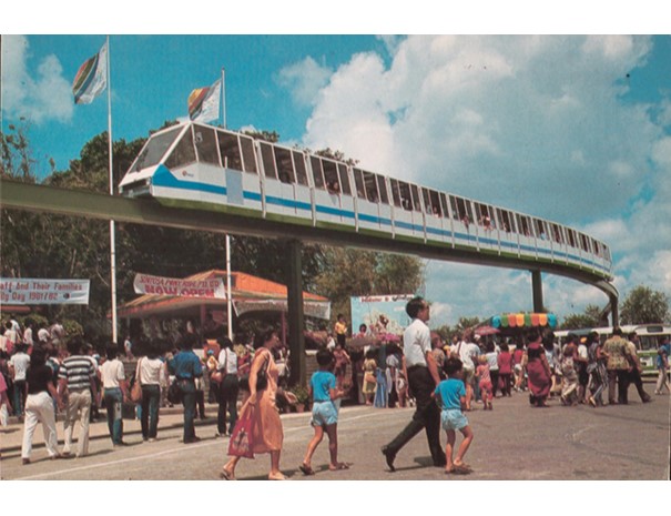 Operating from 1982 to 2005, Sentosa’s monorail was both a transportation system and an attraction in itself. Along its 30-minute route around the island, the monorail afforded elevated views of Sentosa’s natural environment. The section of the monorail route curving around Sentosa’s western tip was said to be one of its most scenic, with views of nearby islands and the forested Mount Imbiah.