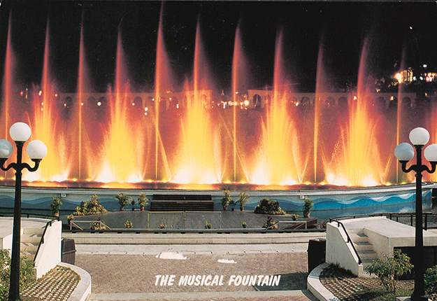Built in the 1980s, the Musical Fountain, Fountain Gardens and Ferry Terminal previously located in this area were among the second wave of Sentosa’s attractions and developments. This period saw Sentosa host an increasing number of concerts, talent shows and cultural events.