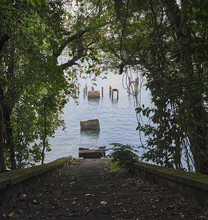 This pier at Siloso Point was built in the late 19th century to service the nearby Fort Siloso. Before roads were laid in this area, the pier was the only access point and as used to transport guns, building materials, equipment and other supplies from mainland Singapore for the construction and maintenance of Fort Siloso.