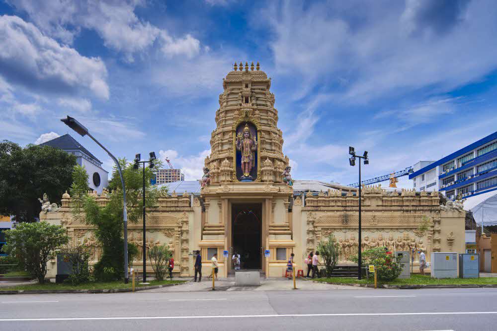 Originally located along Orchard Road, Sri Vairavimada Kaliamman Temple relocated to Toa Payoh in 1982. The temple’s primary deity is Kali, whose sculpture occupies the central position in the temple’s majestic gopuram (entrance tower).