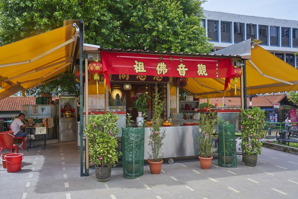 Since the kampong past of Toa Payoh, the banyan tree where the Tree Shrine at Block 177 is located has been regarded as sacred. Today, the shrine is dedicated to the Taoist deities Tian Gong, Guan Yin, Datuk Kong and Tua Pek Kong.