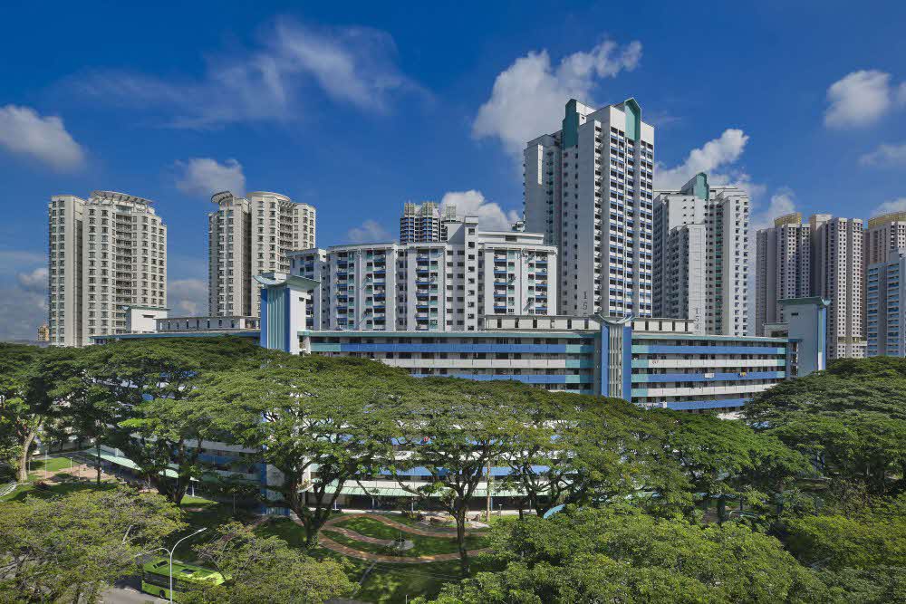A landmark block dating back to the 1960s, the curving Block 157 is one of the longest semi-circular blocks in Singapore.