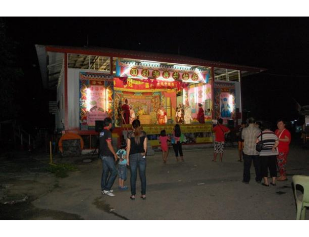 The wayang stage was an important part of Pulau Ubin social life in the past. For decades, street opera or wayang performances at the stage were the island’s only form of entertainment.