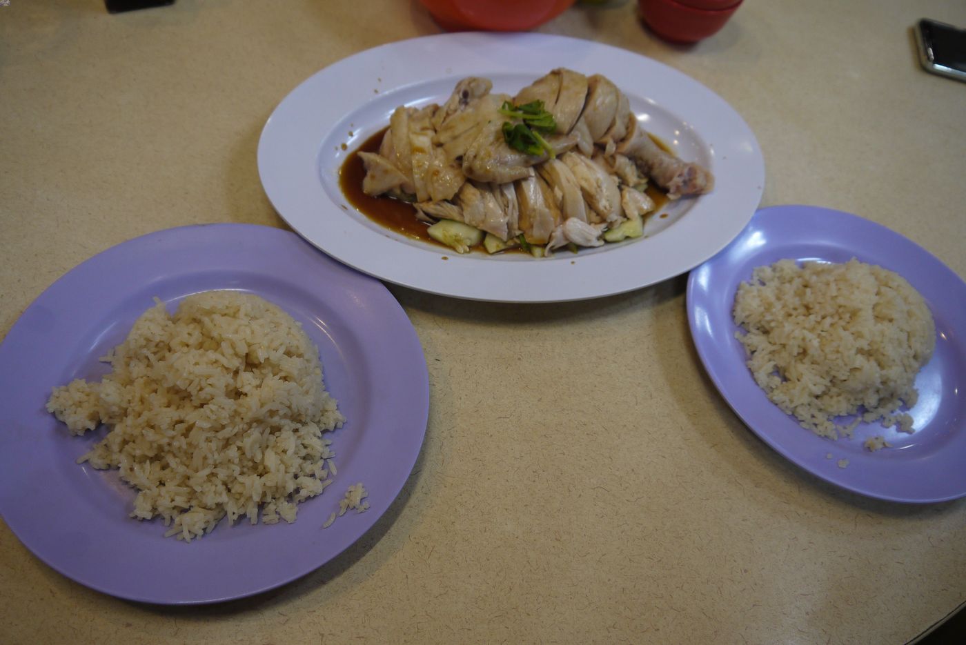Servings of Hainanese chicken rice ready to be eaten. The preparation is so well-loved in Singapore that it is considered one of the Republic’s “national dishes”.