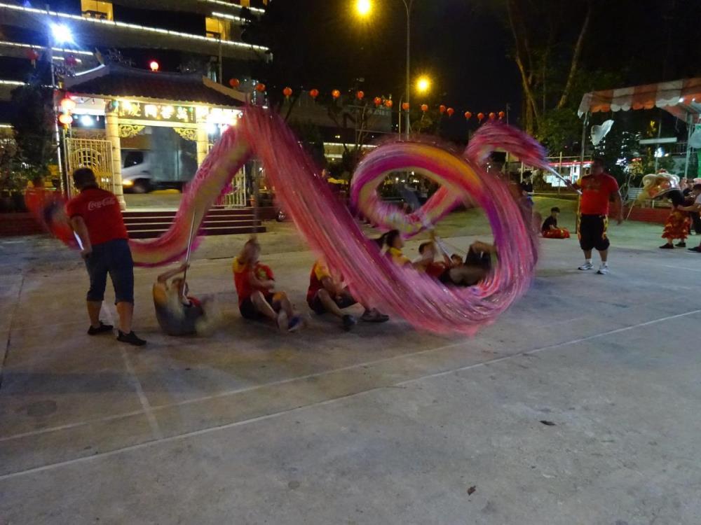 Dragon dance performers practising the figure-of-8 formation.