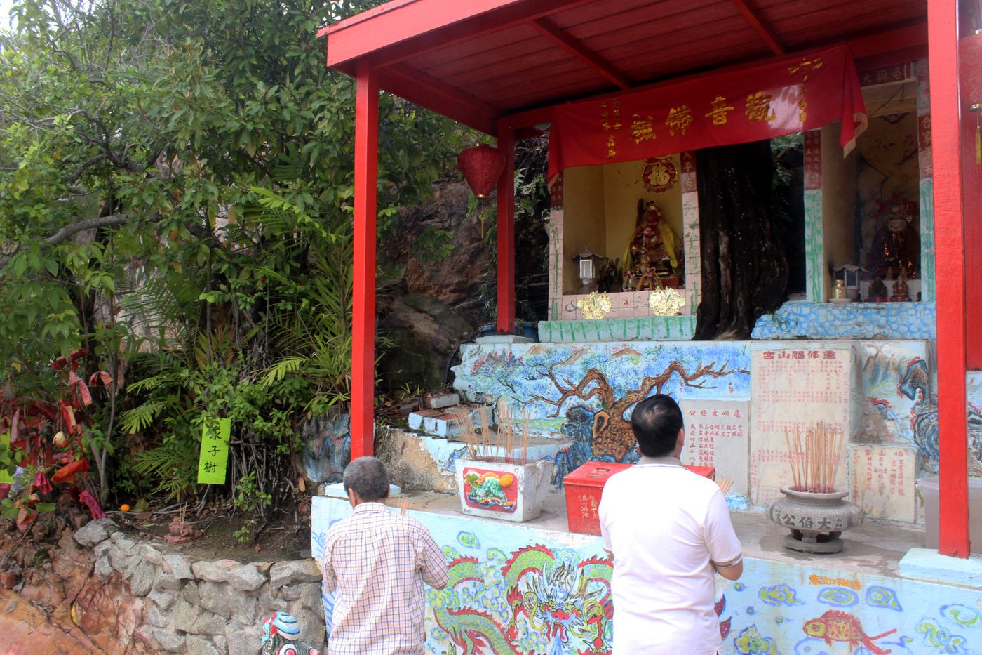 Devotees make an annual pilgrimage to Kusu Island to worship local deities.