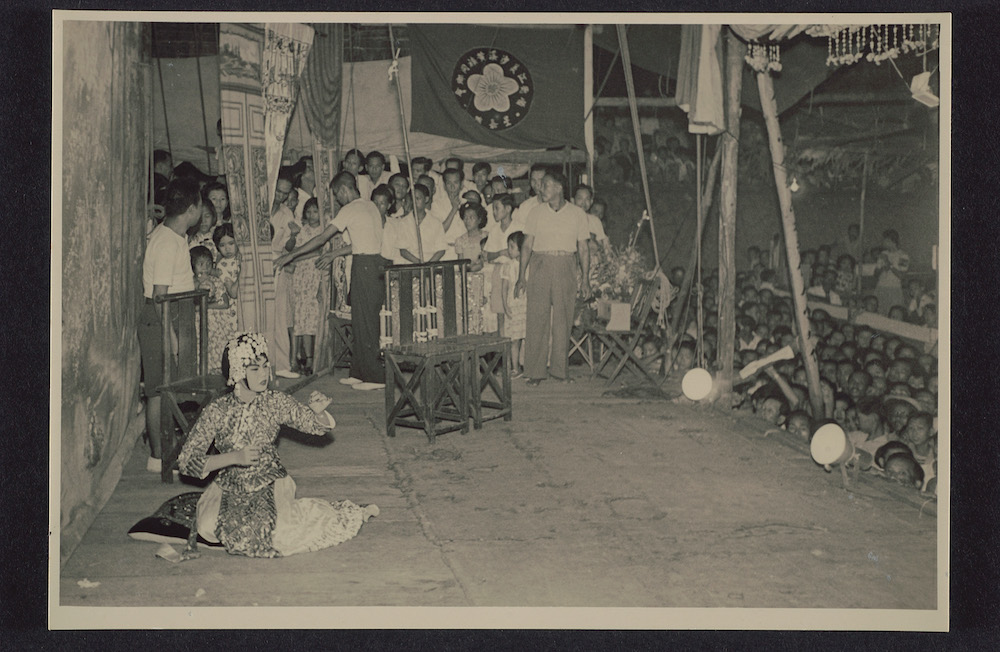 chinese street opera performance