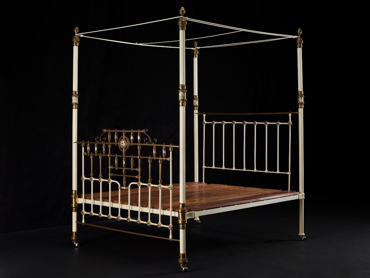 Brass on sale poster bed