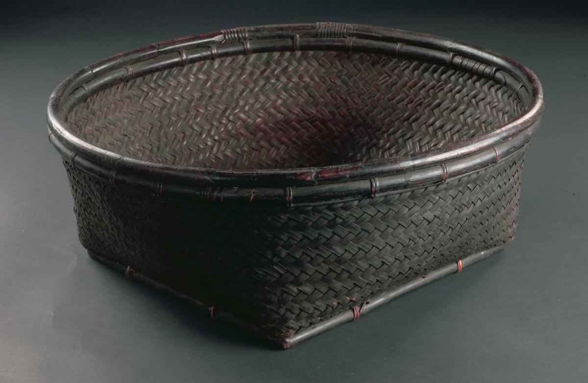 baskets plates