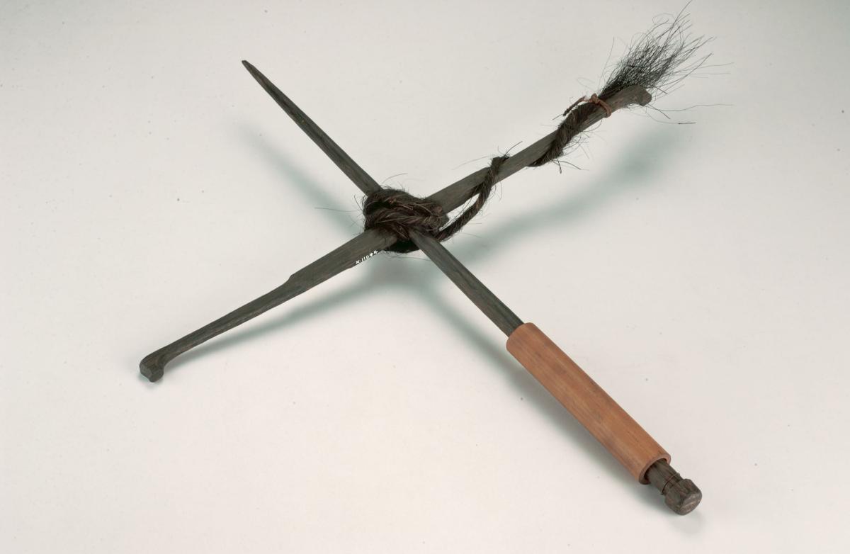 Rope twisting instrument