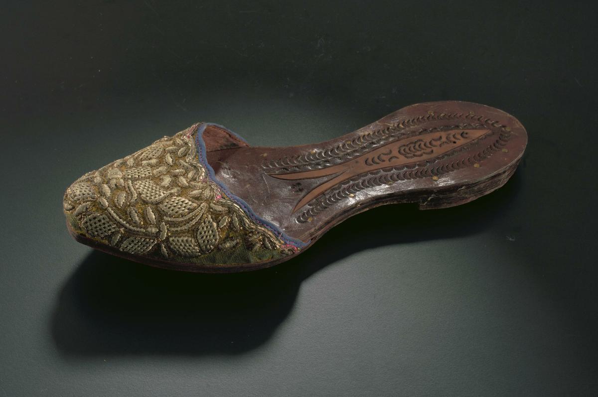 Peranakan Chinese wedding slipper