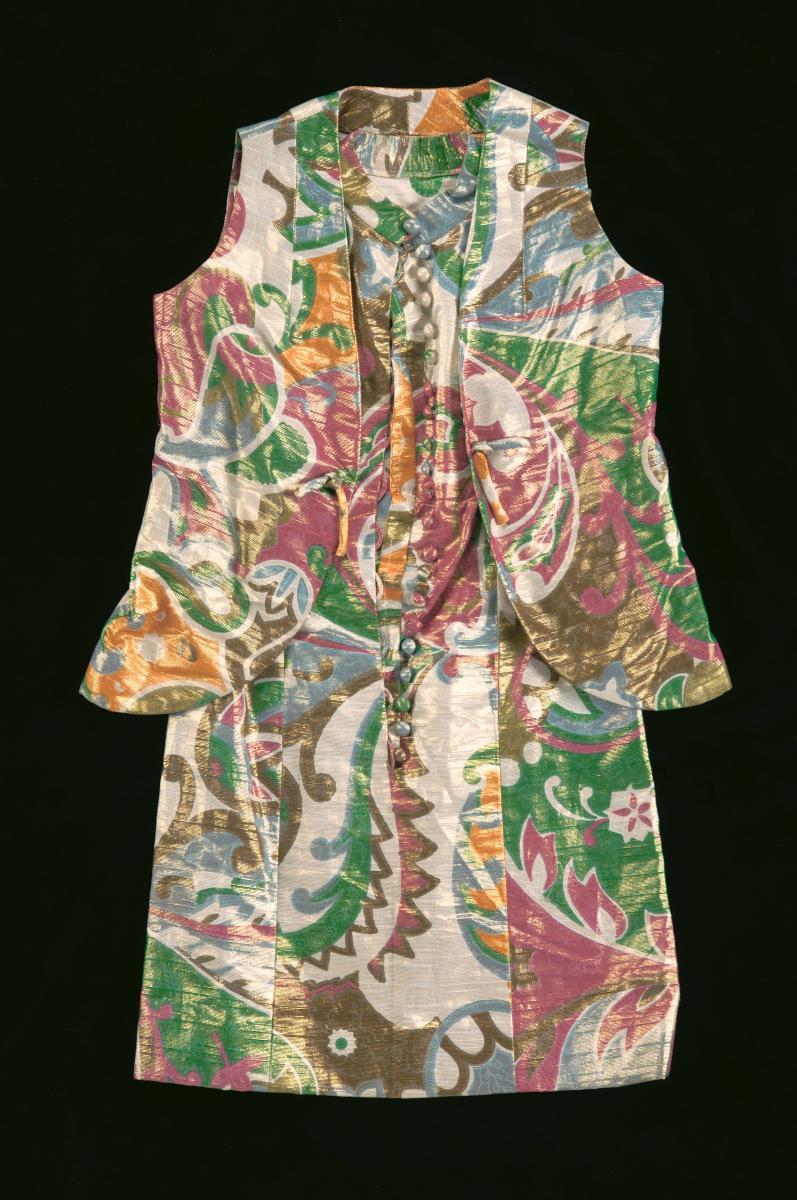 A printed sleeveless dress with a mandarin collar and a matching jacket