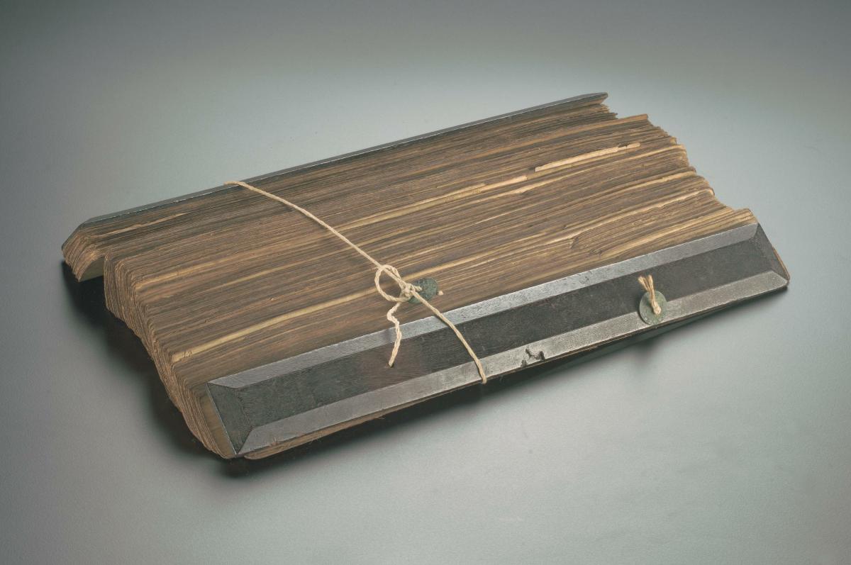 card-img-top