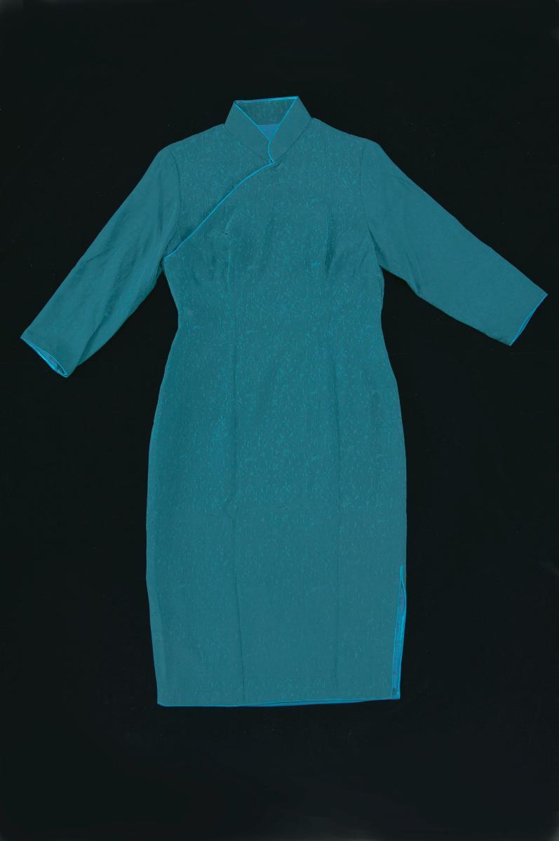 Turquoise silk long-sleeved cheongsam worn by Kwa Geok Choo