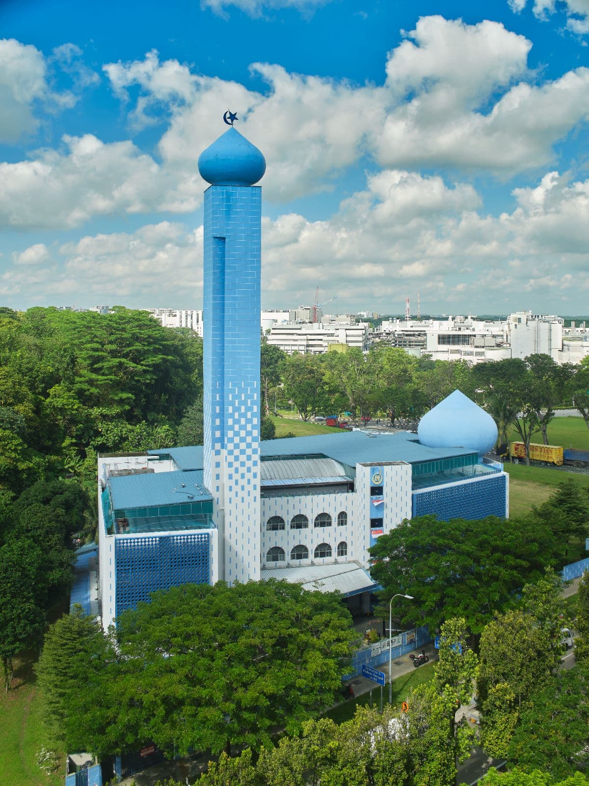 Opened on 20 April 1980, Masjid An-Nur was the first mosque built in Woodlands. It serves as a place of worship and a community space for Woodlands’ Muslim residents as well as Malaysians working in Singapore.