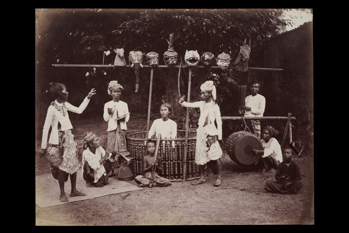 1569000