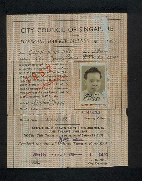 <strong>License issued to a hawker in 1957 by the Singapore City Council<br>
</strong>1957<br>
1999-02302