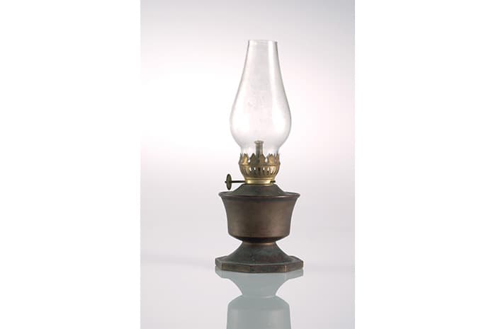 <strong>Kerosene lamp</strong><br>
2001-06644<br>
Undated<br>
Collection of National Museum of Singapore, National Heritage Board