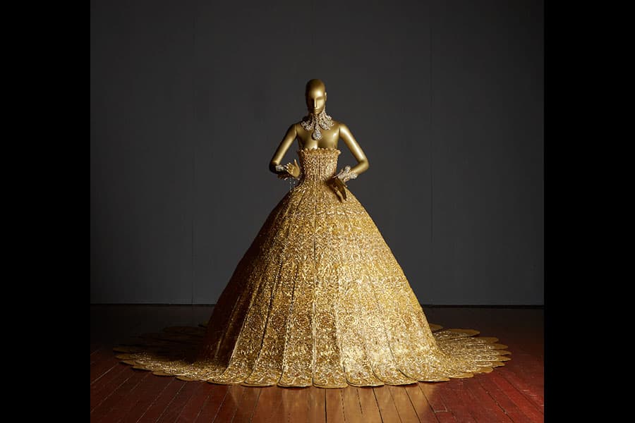 <strong><a href="/assets/29dda536-3e34-49db-8c89-94356bec1d0e/magnificent-gold-gown-150.jpg" target="_blank">大金 (Magnificent gold gown)</a></strong>