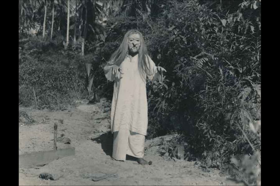 <strong><a href="/stories-landing/stories/the-singapore-story-through-60-objects/community-and-faith/production-still/story"><strong>Production still, Sumpah Pontianak (1958, Cathay-Keris Films), directed by B.N. Rao.</strong><br>
Courtesy of Asian Film Archive and Wong Han Min.</a></strong>