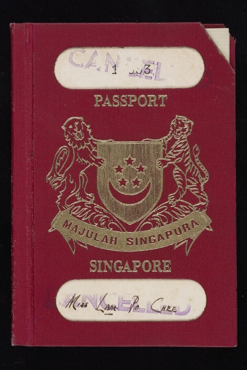 1565749